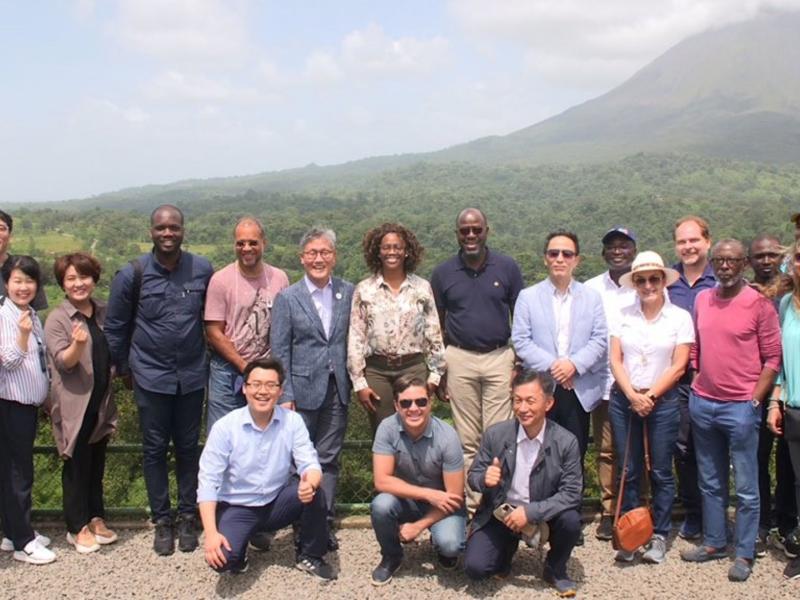 Joint delegation of Korea and Côte d'Ivoire with the Vice-President of Costa Rica on a field trip
