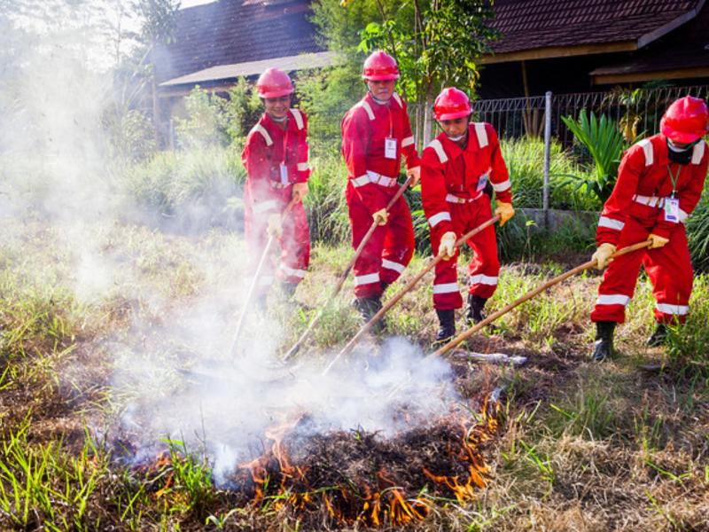  Training to put out peat fires in Indonesia