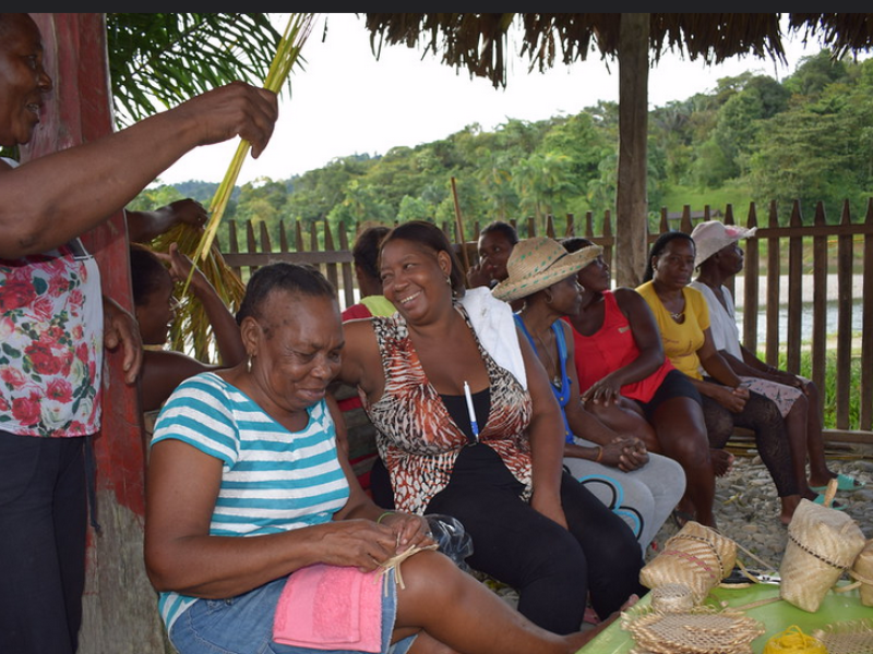 Women artisans of the Community Council of the Yurumanguí River Basin, Buenaventura, Valle del Cauca