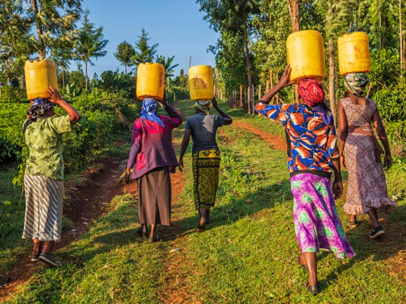 (women in Kenya @ Unsplash)